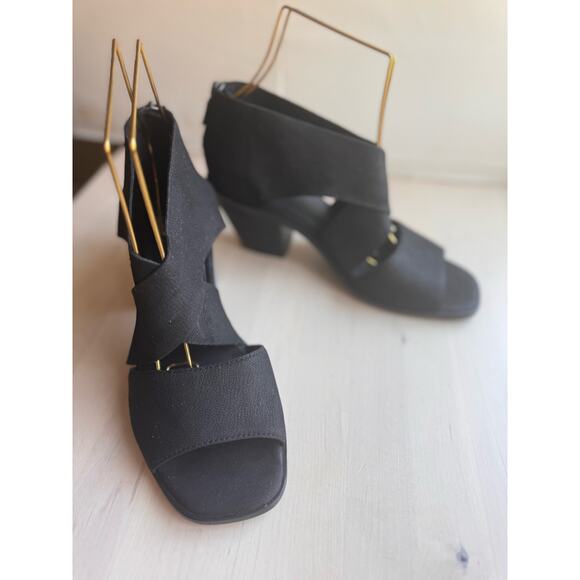 Eileen Fisher black Ann Tumbled Nubuck Leather Crisscross Zip Sandals size 8.5 - Picture 5 of 12